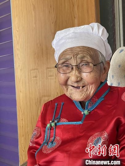 薩仁托婭拍攝的“草原母親”?！∷_仁托婭供圖