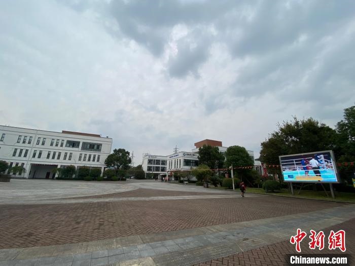 寧波市第二少年兒童業(yè)余體育學(xué)校?！×植?攝
