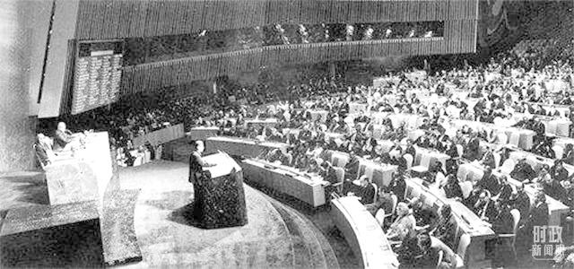 △1971年10月25日，第26屆聯(lián)合國(guó)大會(huì)現(xiàn)場(chǎng)。(資料圖)