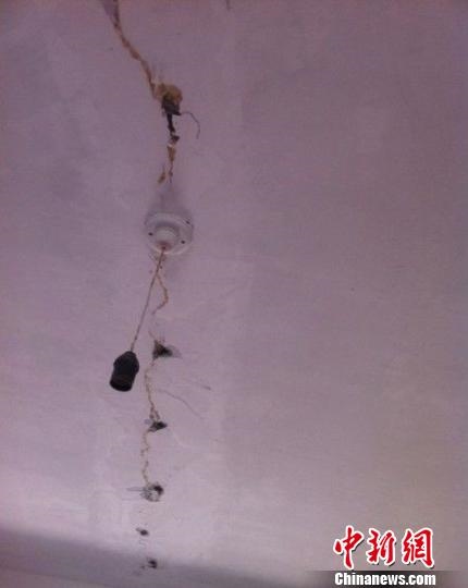 資料圖：房頂開裂。