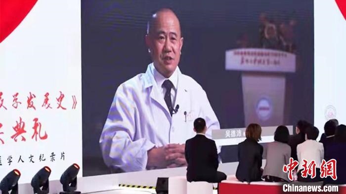 近20位中國(guó)血液學(xué)領(lǐng)域頂級(jí)專家深度聚焦多種血液疾病研究等，從拓荒、建立、追趕到領(lǐng)先的發(fā)展歷程。　陳靜 攝