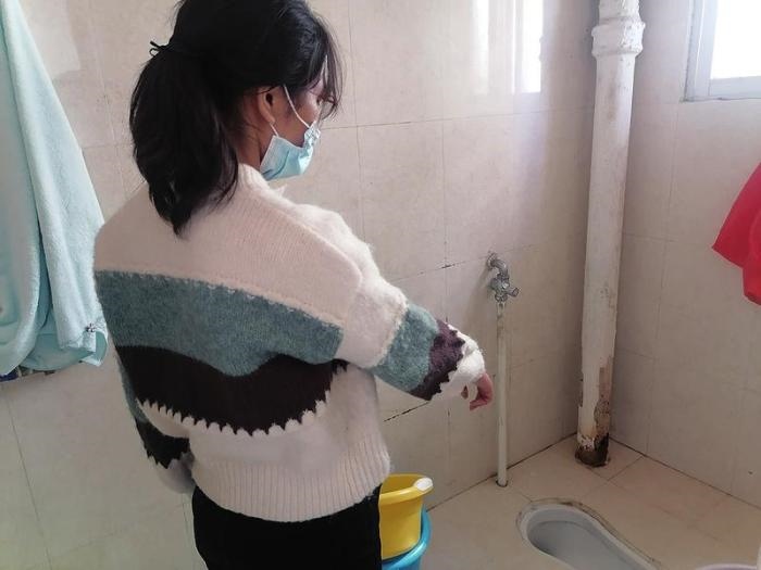  劉小姐在網(wǎng)上找人疏通出租屋里的廁所，被收費5380元