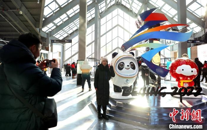 圖為滑雪場(chǎng)現(xiàn)場(chǎng)。　許婷 攝