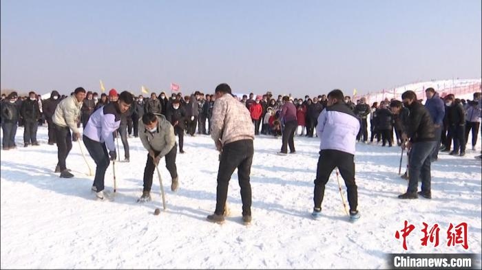 帕普孜球場，激烈角逐?！“统h融媒體中心供圖