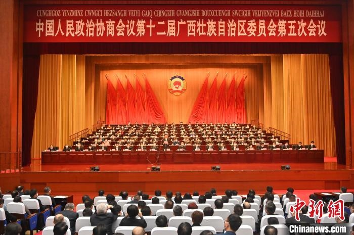 圖為大會(huì)閉幕?！∮峋?攝