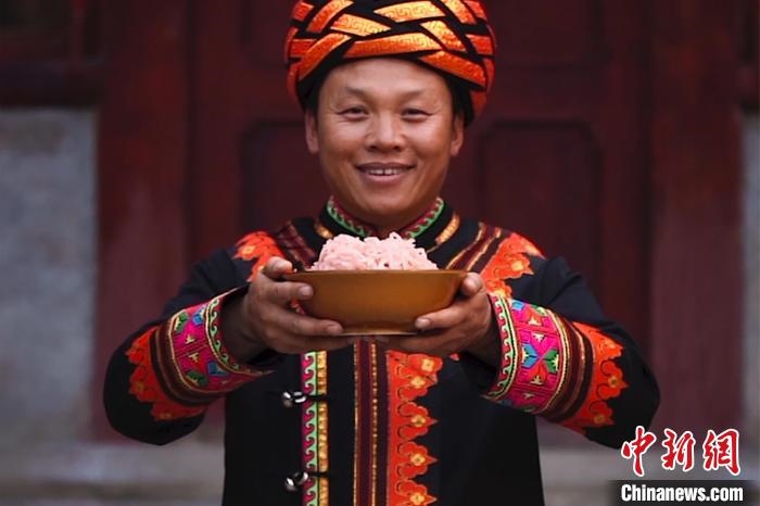 圖為“暢饗云宴”巧手年菜系列短視頻截圖?！『h(yuǎn)航 攝