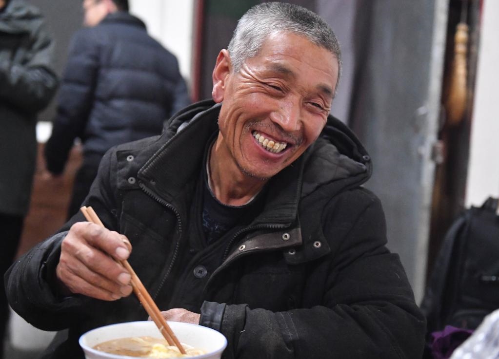 1月26日，山西省汾西縣段村村民蔡文明談起見到總書記的心情，激動又開心。新華社記者 柴婷 攝