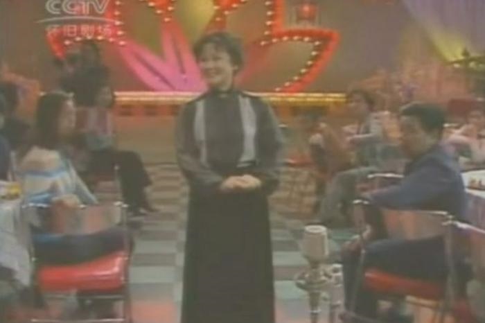 圖片來(lái)源:1983年央視春晚視頻截圖 圖片來(lái)源:1983年央視春晚視頻截圖