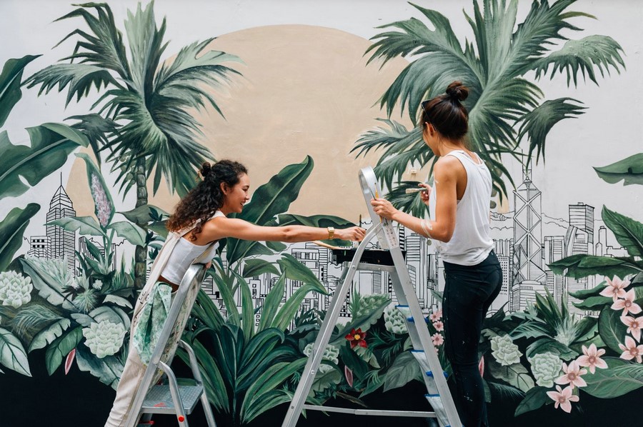 1717697636810503.jpg 05. 藝術(shù)家梅慧欣、連佩汶與她們創(chuàng)作的壁畫作品.jpg