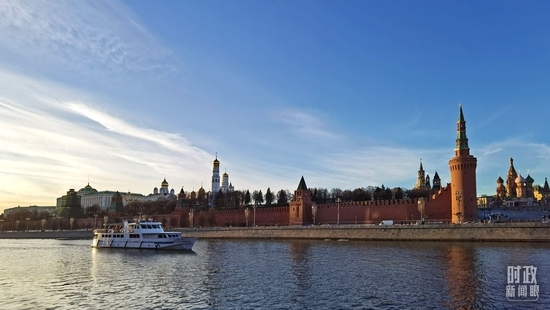 △坐落在莫斯科河畔的克里姆林宮。（總臺(tái)央視記者郭鴻拍攝）