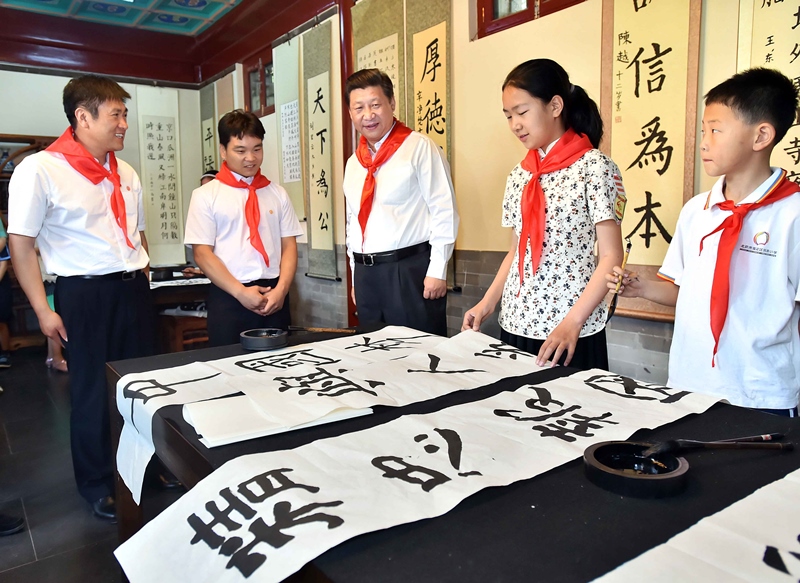 2014年5月30日，習(xí)近平總書記來到北京市海淀區(qū)民族小學(xué)，參加慶祝“六一”國際兒童節(jié)活動(dòng)。