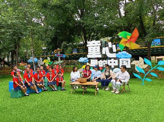 文縣東壩童聲合唱團(tuán)的孩子們在央視大風(fēng)車基地錄制節(jié)目。