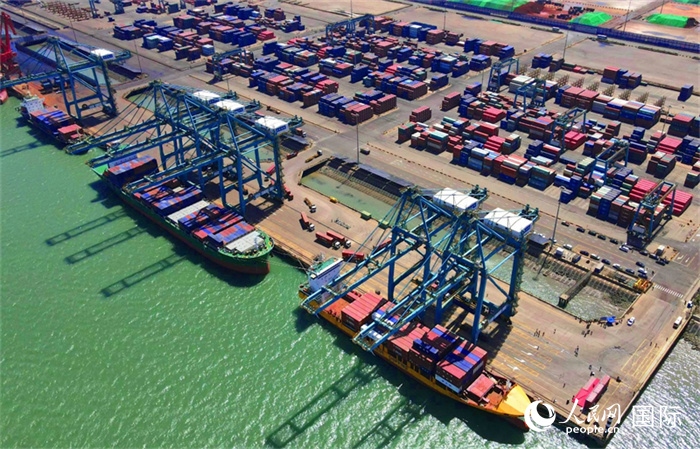 黃驊港綜合港區(qū)航拍圖。人民網(wǎng) 周博攝