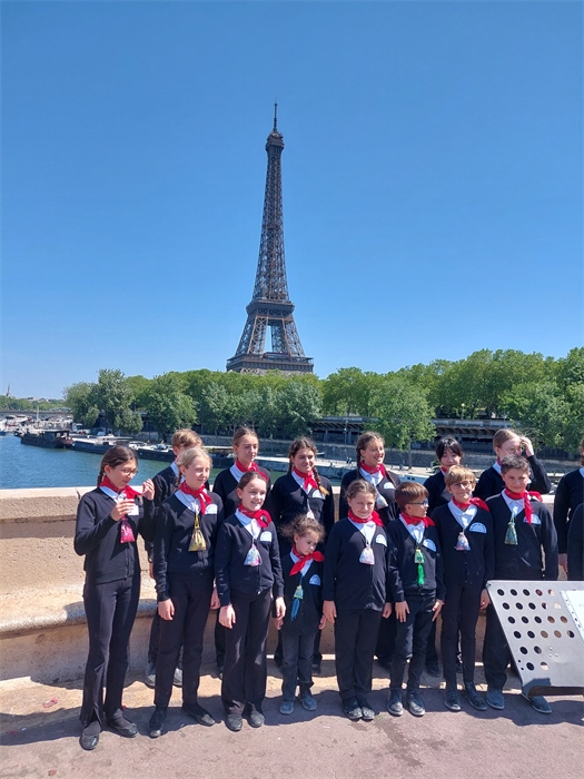 2.2023年5月，巴黎寶麗聲童聲合唱團(tuán)錄制歌曲《如果我去中國》。（圖片由受訪者提供）