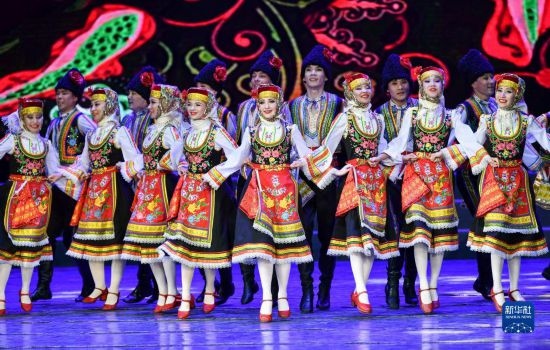 7月21日，哈薩克斯坦薩爾塔納國(guó)家舞蹈團(tuán)的演員在演出。