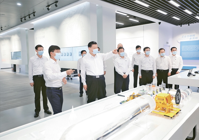 2023年7月5日至7日，中共中央總書記、國家主席、中央軍委主席習(xí)近平在江蘇考察。這是5日下午，習(xí)近平在蘇州工業(yè)園區(qū)考察。 新華社記者 鞠鵬/攝