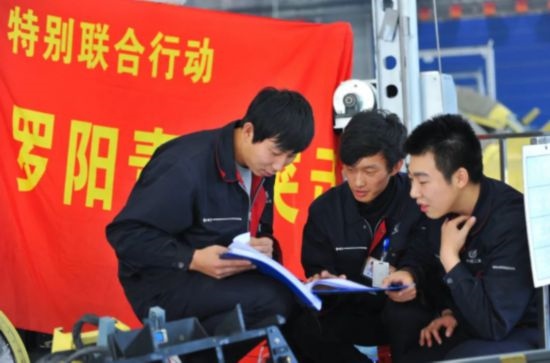 在工作中的“羅陽青年突擊隊”隊員。航空工業(yè)沈飛供圖
