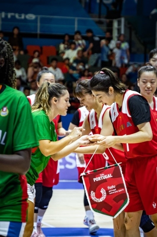 28日，成都大運會女籃項目葡萄牙隊對戰(zhàn)中國隊。 受訪者供圖