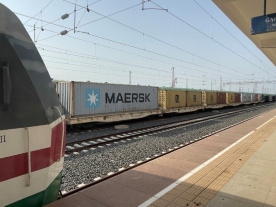 亞吉鐵路吉布提那噶德車站的貨運(yùn)車廂。人民網(wǎng)記者 趙艷紅攝