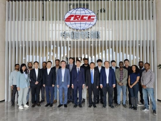 中國(guó)土木福州設(shè)計(jì)院埃塞分院團(tuán)隊(duì)合影。受訪對(duì)象供圖