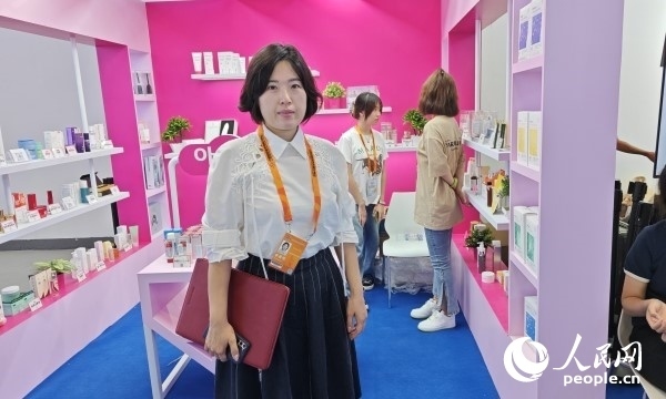 9月3日，韓國駐華大使館經(jīng)濟(jì)部參贊金至凰接受人民網(wǎng)記者采訪。人民網(wǎng)記者 趙雯博攝