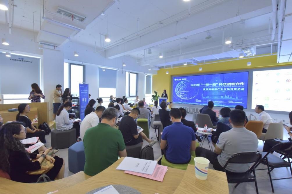 在天府國際技術(shù)轉(zhuǎn)移中心承辦的2023年“一帶一路”科技創(chuàng)新合作——泰國新能源產(chǎn)業(yè)專場對接活動中，中泰企業(yè)機構(gòu)達成了合作意向。天府國際技術(shù)轉(zhuǎn)移中心供圖