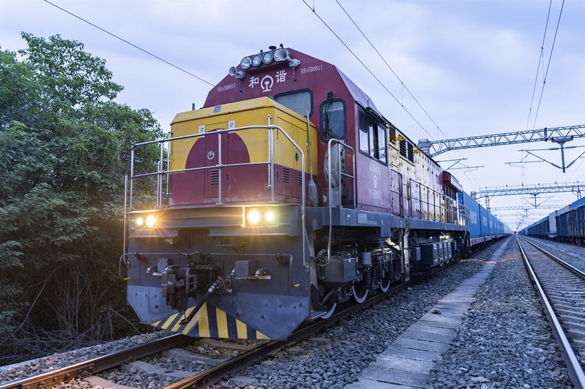 首趟中歐班列（成都）冷鏈專列到達成都國際鐵路港。青白江區(qū)委宣傳部供圖