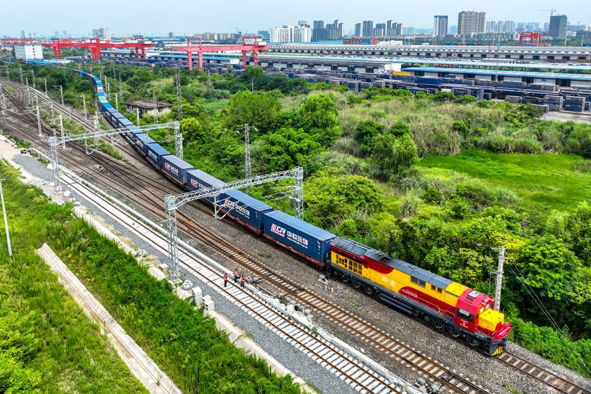 中歐班列（成渝）駛出成都國際鐵路港。青白江區(qū)委宣傳部供圖