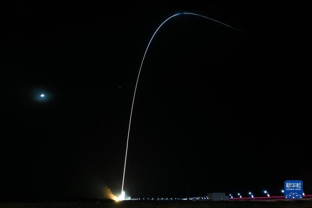 9月7日02時14分，我國在酒泉衛(wèi)星發(fā)射中心使用長征四號丙運(yùn)載火箭，成功將遙感三十三號03星發(fā)射升空，衛(wèi)星順利進(jìn)入預(yù)定軌道，發(fā)射任務(wù)獲得圓滿成功。新華社發(fā)（汪江波 攝）