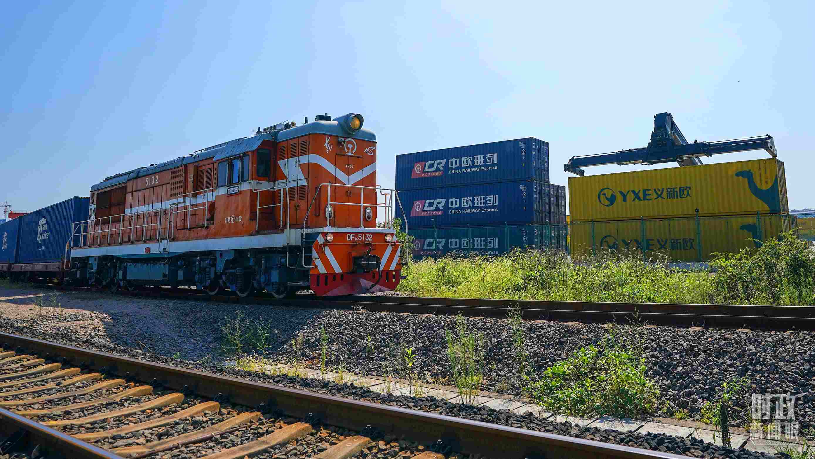 △“義新歐”先后開通了18條點(diǎn)對(duì)點(diǎn)的班列主線，業(yè)務(wù)范圍輻射50多個(gè)國(guó)家和160多個(gè)城市。（總臺(tái)國(guó)廣記者李晉拍攝）