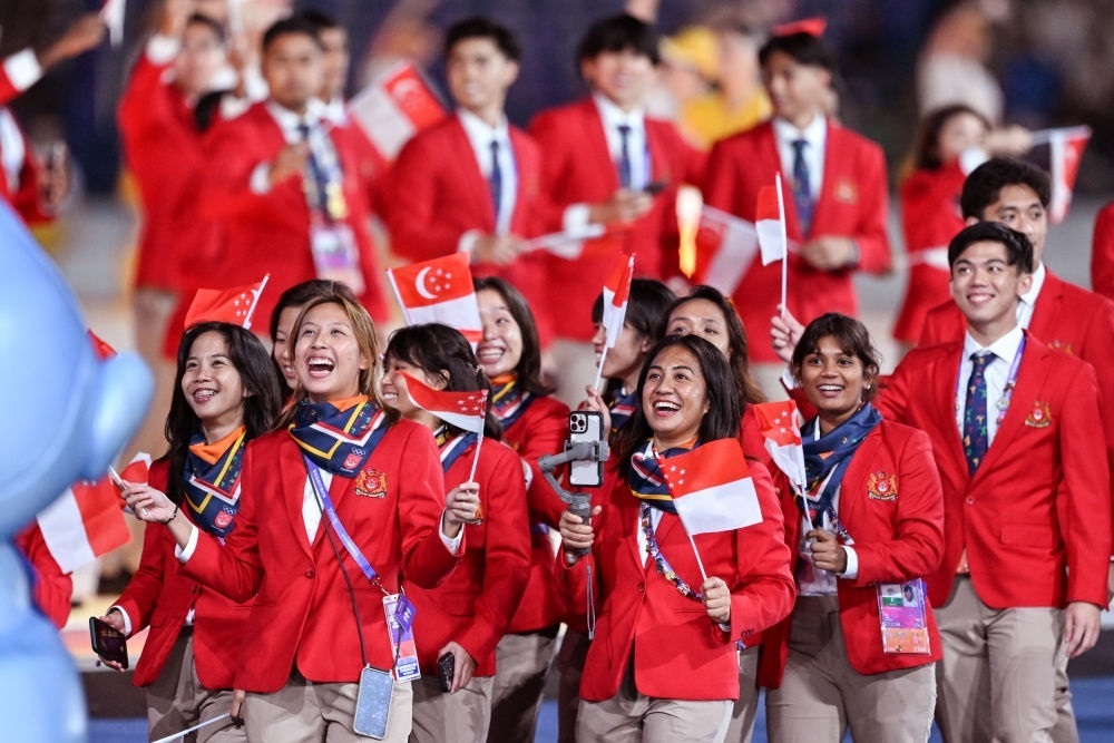 新加坡代表團(tuán)在開(kāi)幕式上入場(chǎng)。