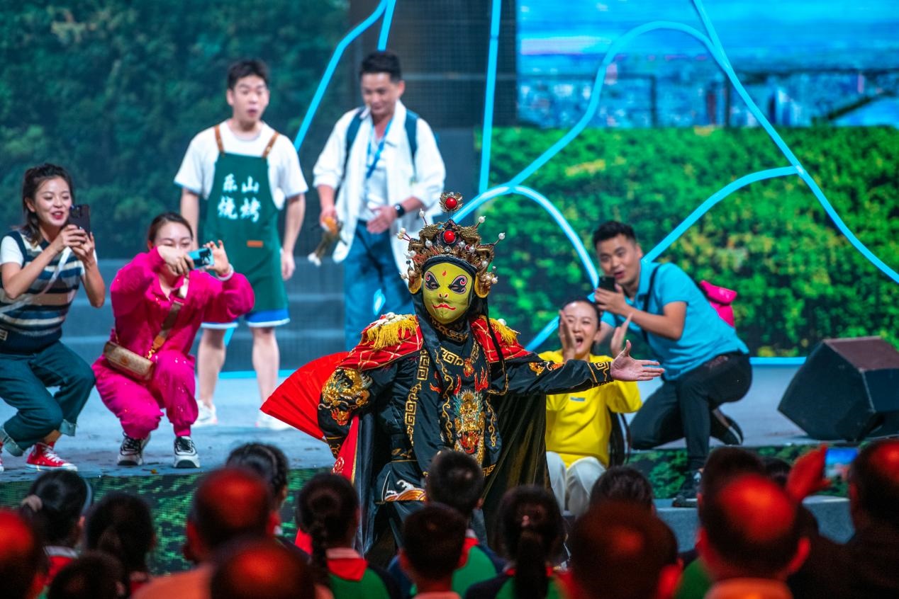 現(xiàn)場(chǎng)演出。樂(lè)山市委宣傳部供圖