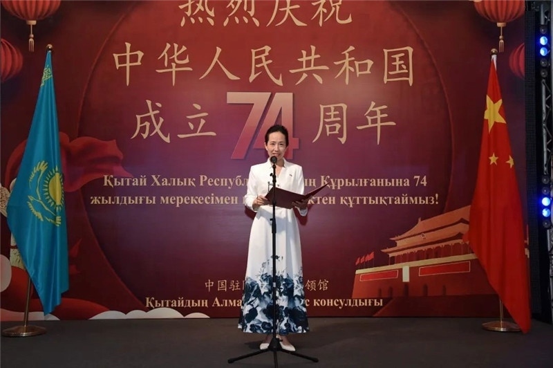 圖為蔣薇總領事致辭。駐阿拉木圖總領館供圖