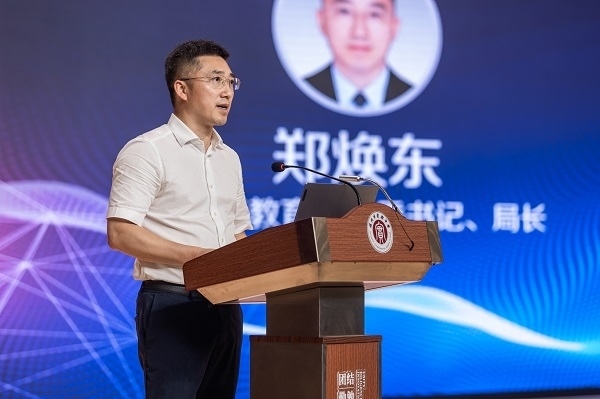  溫州市教育局黨委書記、局長鄭煥東講話。溫州市教育局供圖