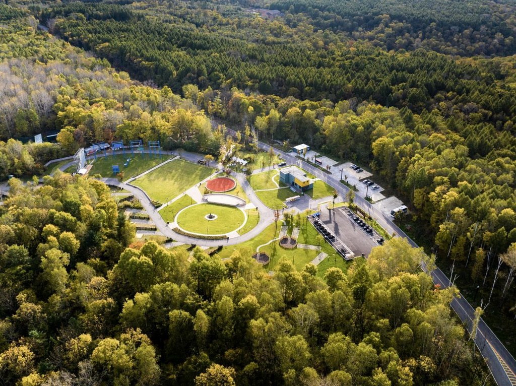 長白山華美勝地已實(shí)現(xiàn)“綠電”直供。嚴(yán)磊攝