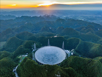 “中國天眼”全景（維護保養(yǎng)期間拍攝）。新華社記者 歐東衢 攝