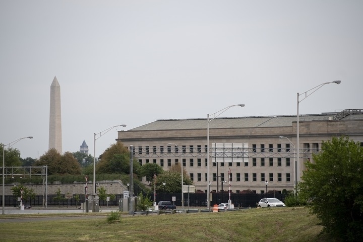 這是2021年8月3日在美國(guó)弗吉尼亞州阿靈頓拍攝的美國(guó)國(guó)防部所在地五角大樓。新華社記者劉杰攝