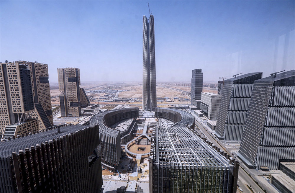 這是在埃及開羅以東拍攝的建設(shè)中的新行政首都中央商務(wù)區(qū)（9月11日攝）。新華社發(fā)（艾哈邁德·戈馬攝）