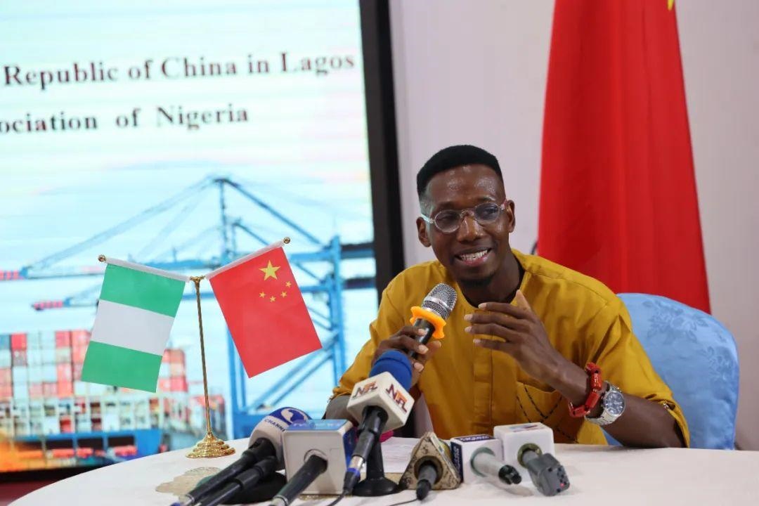 尼日利亞孔子學(xué)院留華同學(xué)會會長吳文仲分享經(jīng)驗(yàn)。駐拉各館總領(lǐng)館供圖