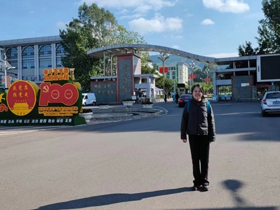 北京交通大學(xué)退休教師李唐軍在西昌學(xué)院。校方供圖