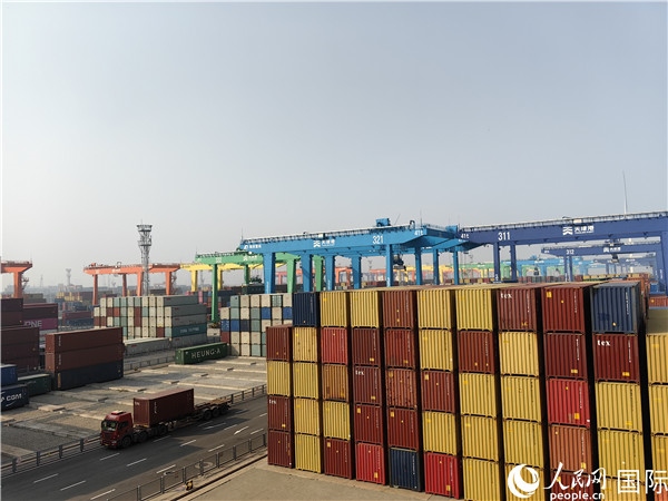 天津港北疆港區(qū)C段智能化集裝箱碼頭。人民網(wǎng)記者 符園園攝