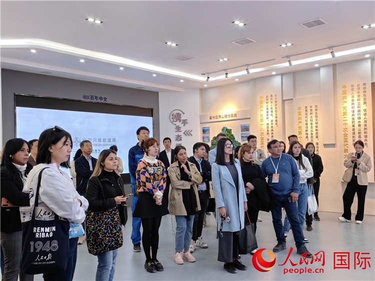 媒體記者探訪薊州礦山生態(tài)修復項目。人民網記者 符園園攝