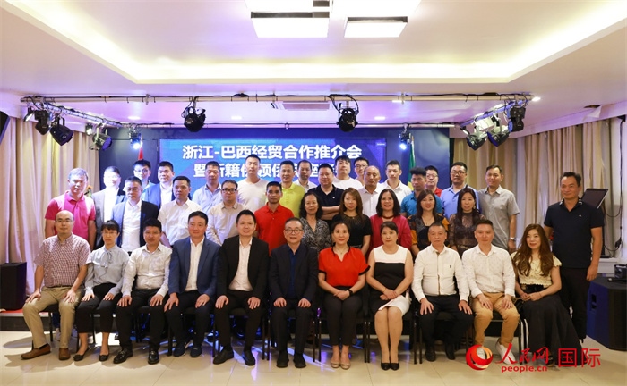 與會嘉賓合影。人民網(wǎng)記者 陳海琪攝