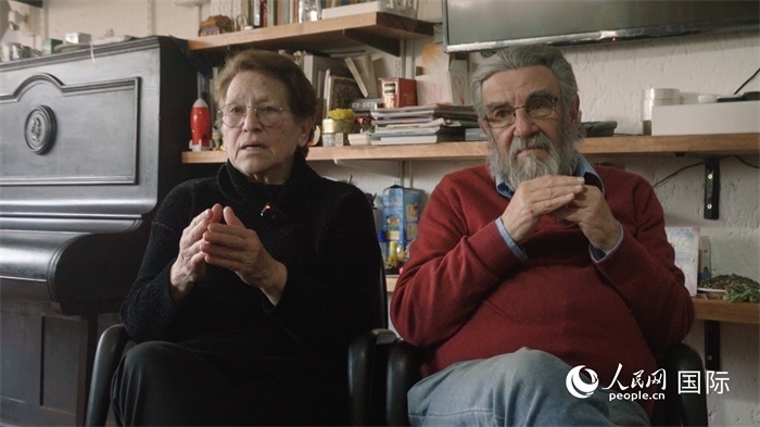 艾麗西亞·奧夫雷貢（左）和馬里奧·帕佐斯接受人民網(wǎng)專(zhuān)訪。人民網(wǎng)記者 張若涵攝