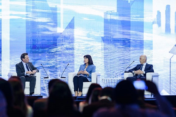 牛津大學(xué)研究全球化與發(fā)展問題的教授伊恩·戈?duì)柖。ㄓ乙唬┍硎?，全球格局的變化是結(jié)構(gòu)性的，各國特別是西方國家必須順應(yīng)變化。迪拜商會(huì)供圖