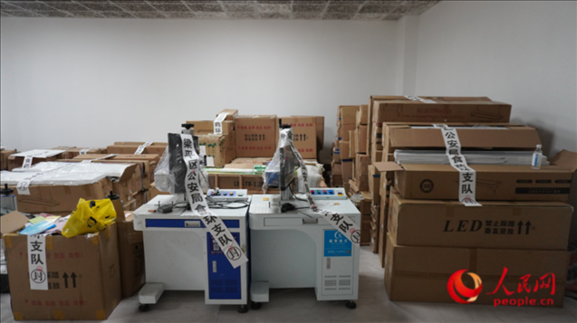 查封的假冒品牌燈具等。人民網(wǎng) 肖聰聰 攝