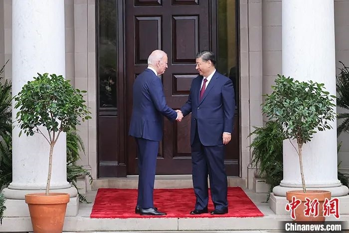 當(dāng)?shù)貢r(shí)間11月15日，中國(guó)國(guó)家主席習(xí)近平在美國(guó)舊金山斐洛里莊園同美國(guó)總統(tǒng)拜登舉行中美元首會(huì)晤。中新社記者 盛佳鵬 攝