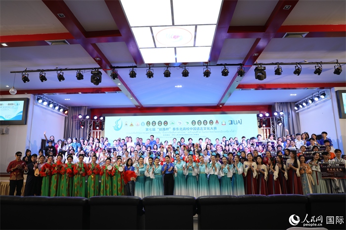 獲獎(jiǎng)選手合影。人民網(wǎng)記者 孫廣勇攝