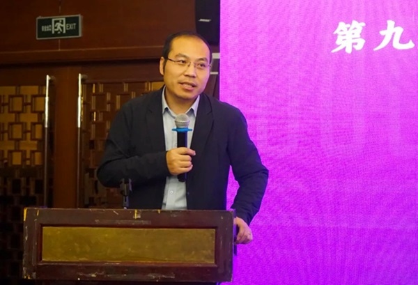 清華大學(xué)社會(huì)科學(xué)學(xué)院副院長(zhǎng)、政治學(xué)系長(zhǎng)聘教授孟天廣在研討會(huì)上總結(jié)發(fā)言。主辦方供圖