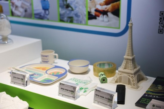 這是第二屆全球數(shù)字貿(mào)易博覽會的絲路電商館的主題展臺（11月24日攝）。新華社記者徐昱 攝